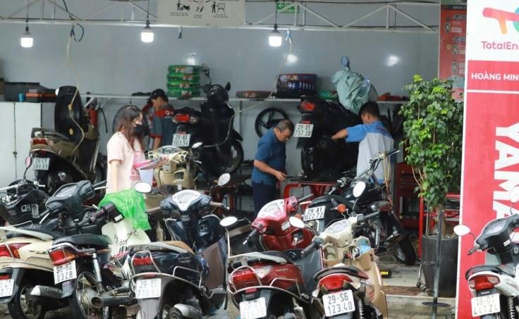Ngập úng và ùn tắc giao thông tại bến xe Mỹ Đình