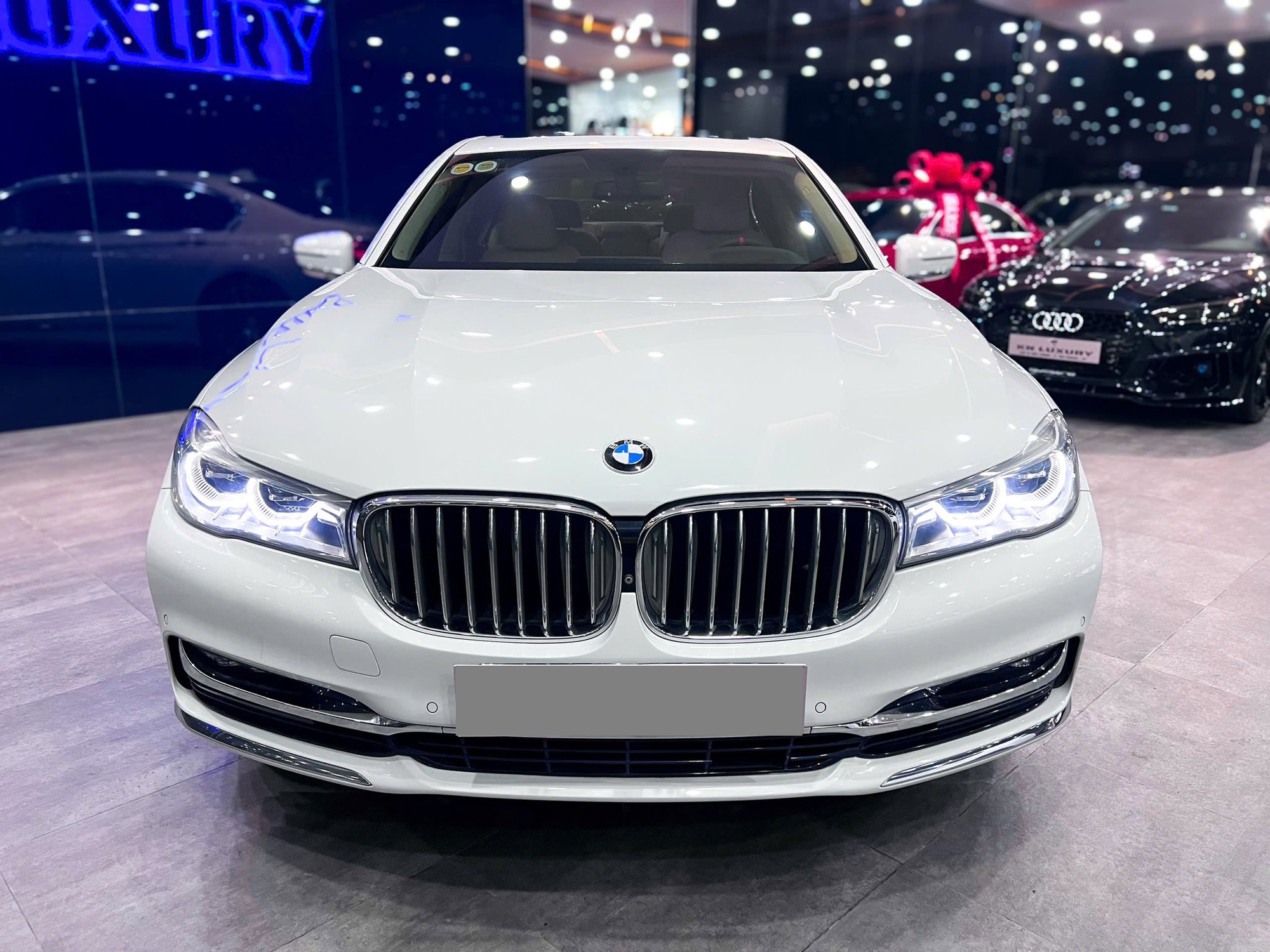 Ngoại thất chi tiết của BMW 730Li