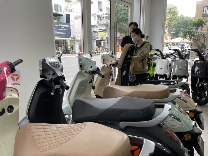 Nhóm doanh nghiệp sản xuất, kinh doanh xe điện và doanh nghiệp vận hành app muốn lộ trình chuyển đổi từ xe máy xăng sang xe điện kéo dài khoảng 5 năm.