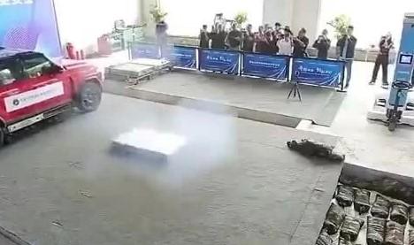 Cụm pin có thể gây tai nạn khi bị phóng ra ngoài