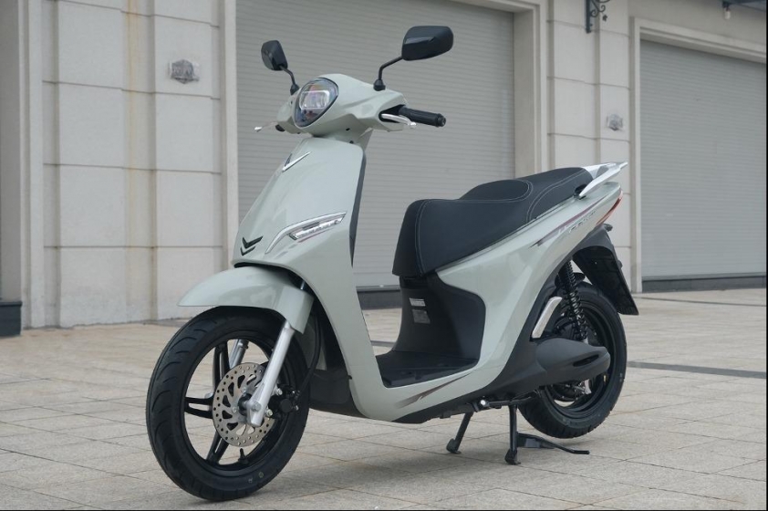 Xe máy điện Feliz màu trắng