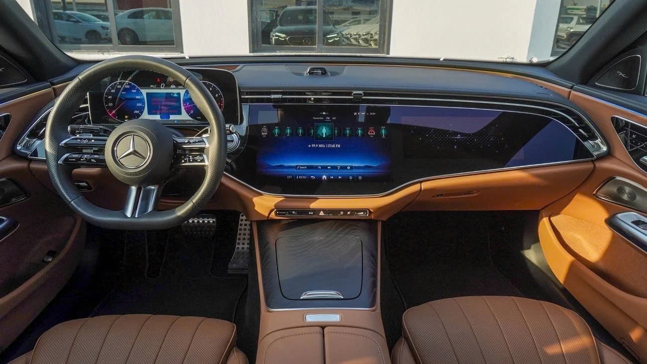Cụm màn hình Superscreen trang bị trên Mercedes-Benz E-Class E 300 AMG