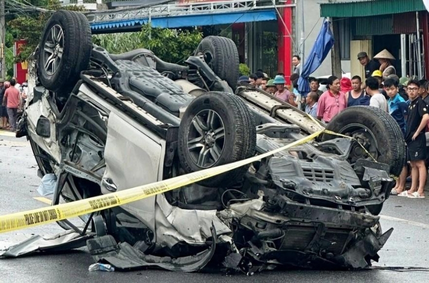 SUV dễ bị lật khi chạy nhanh trên đường trơn