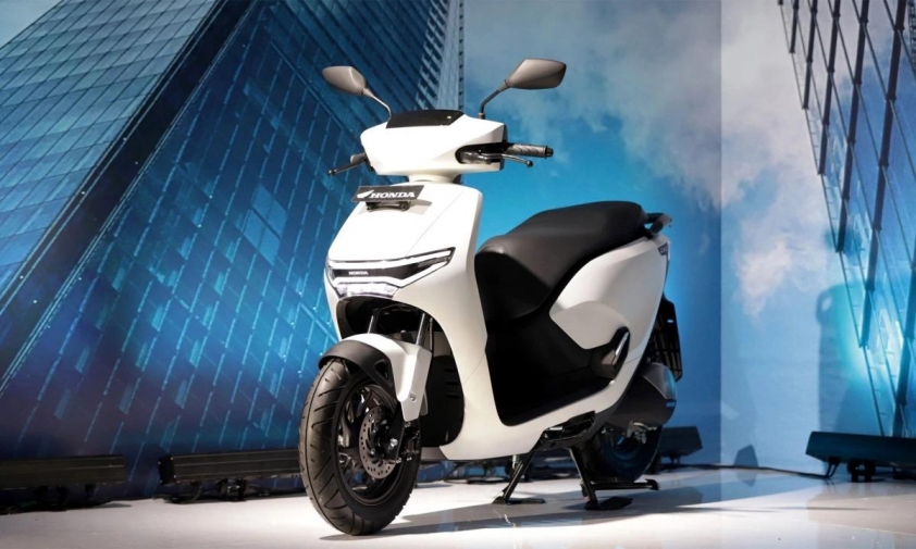 Xe máy điện Honda CUV e: màu trắng đỏ