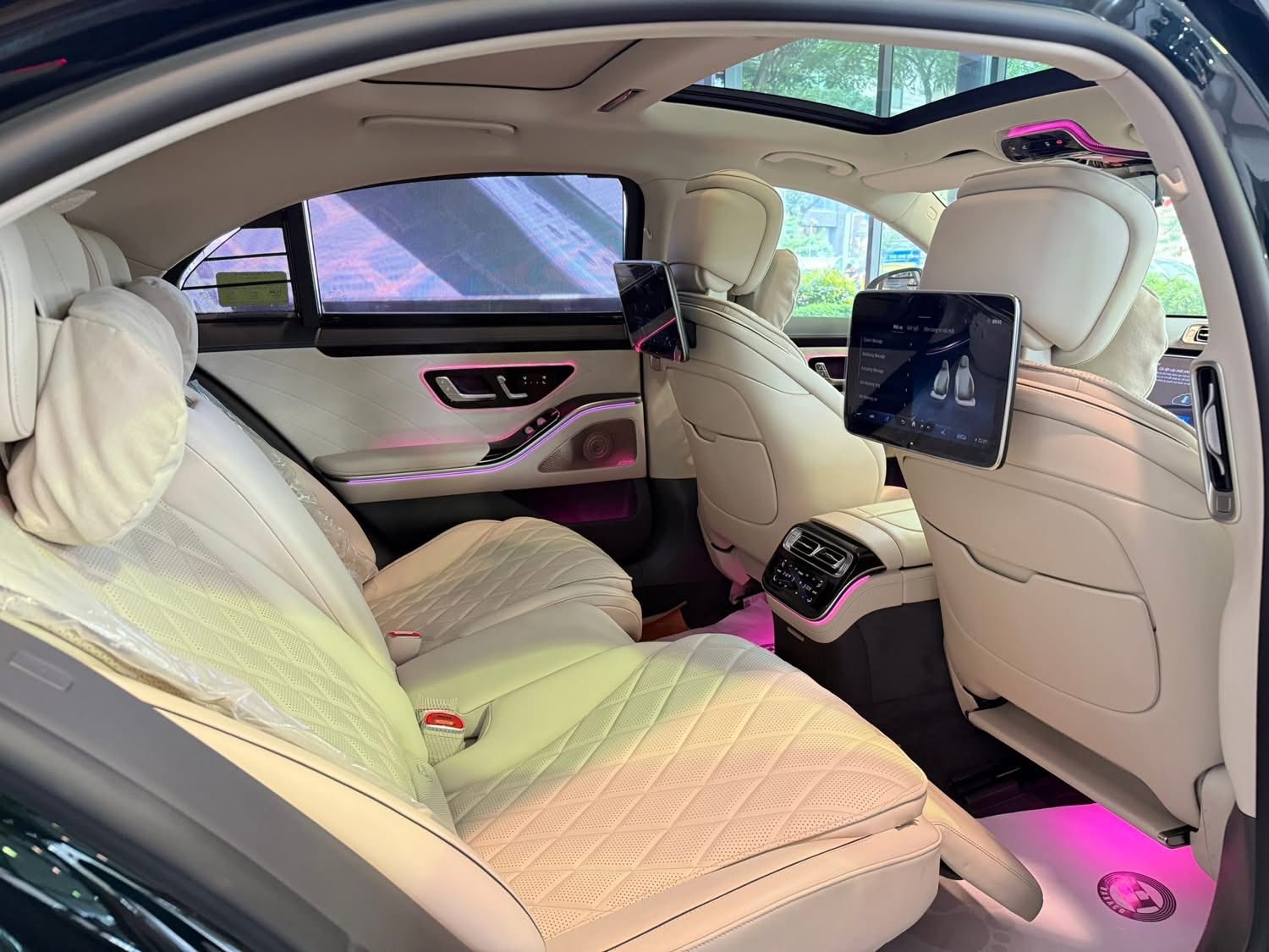 Nội thất bản tiêu chuẩn Mercedes-Benz S 450