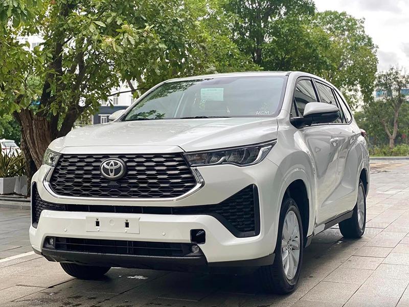 Toyota Innova Cross với thiết kế lai SUV