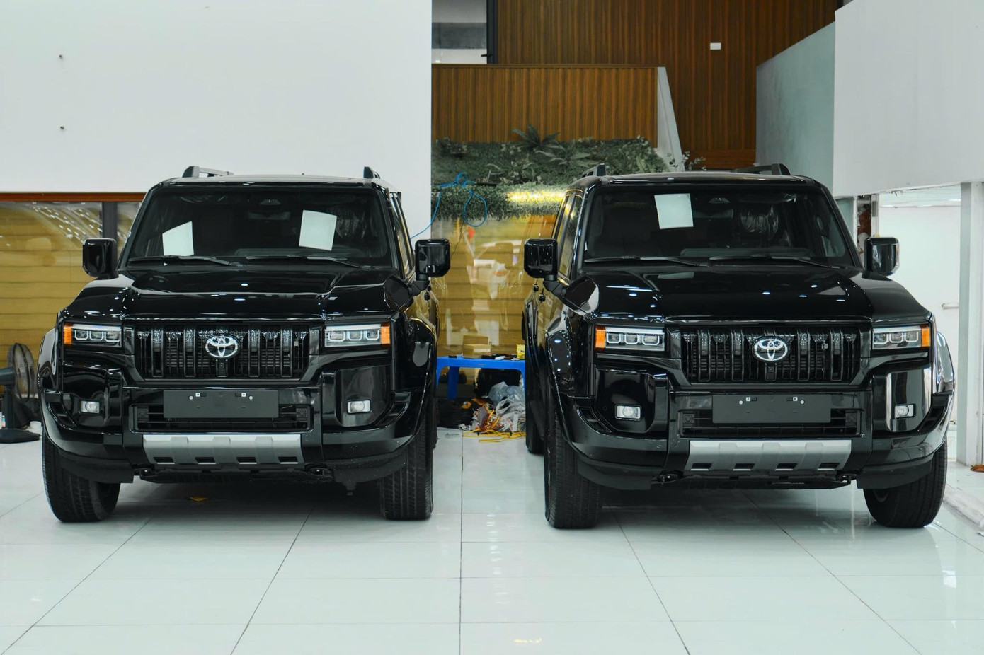 Toyota Land Cruiser Prado phiên bản mới đang được bày bán