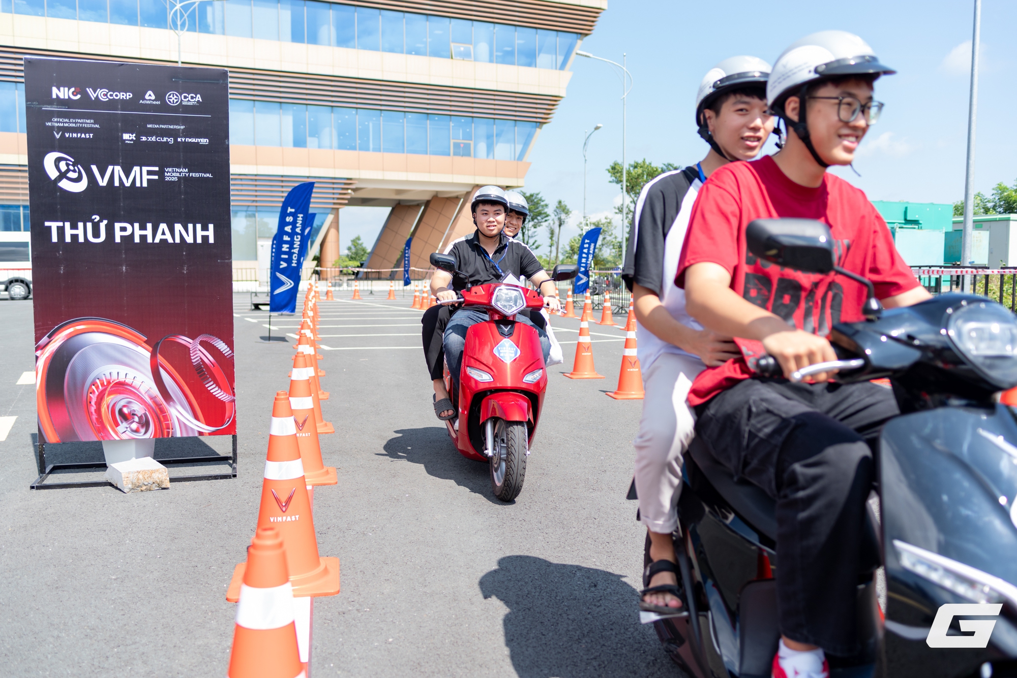 Trải nghiệm chở người trên xe điện