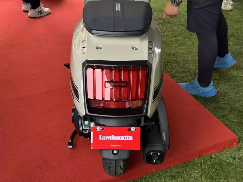 Cụm đèn hậu tạo hiệu ứng nổi bật