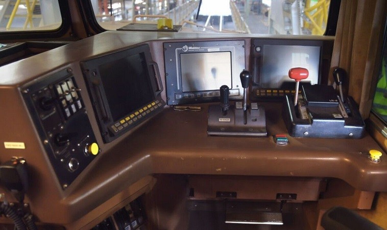 Hệ thống điều khiển các đầu máy trên đoàn tàu Đầu máy được điều khiển bởi một người