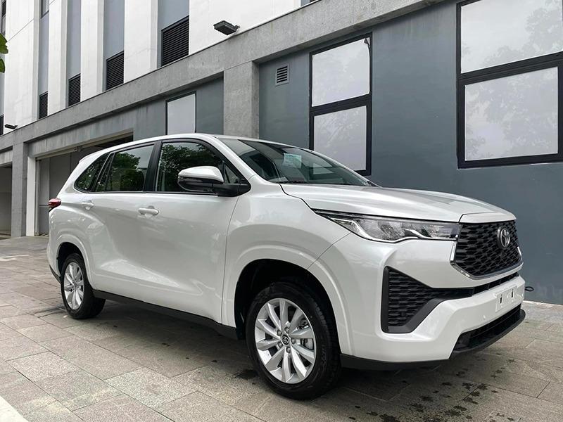 Toyota Innova Cross cùng các đối thủ trong phân khúc