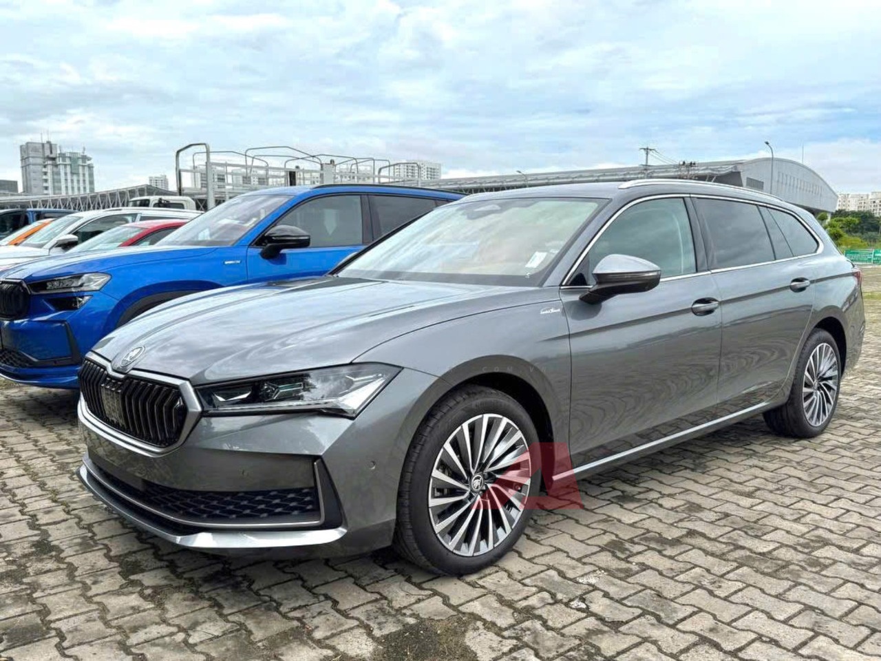 Skoda Superb xuất hiện tại Vietnam Motor Show 2024 Skoda Superb bản wagon tại triển lãm Việt Nam