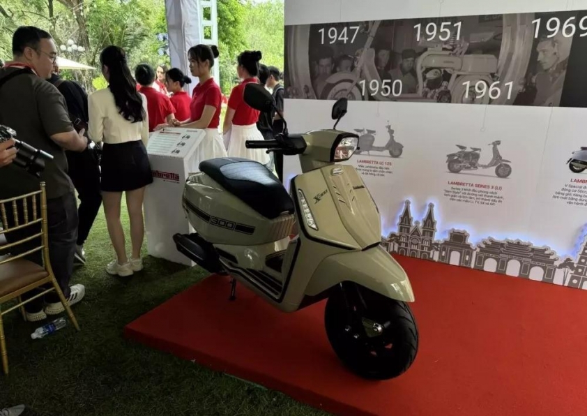 Lambretta X300 tổng thể