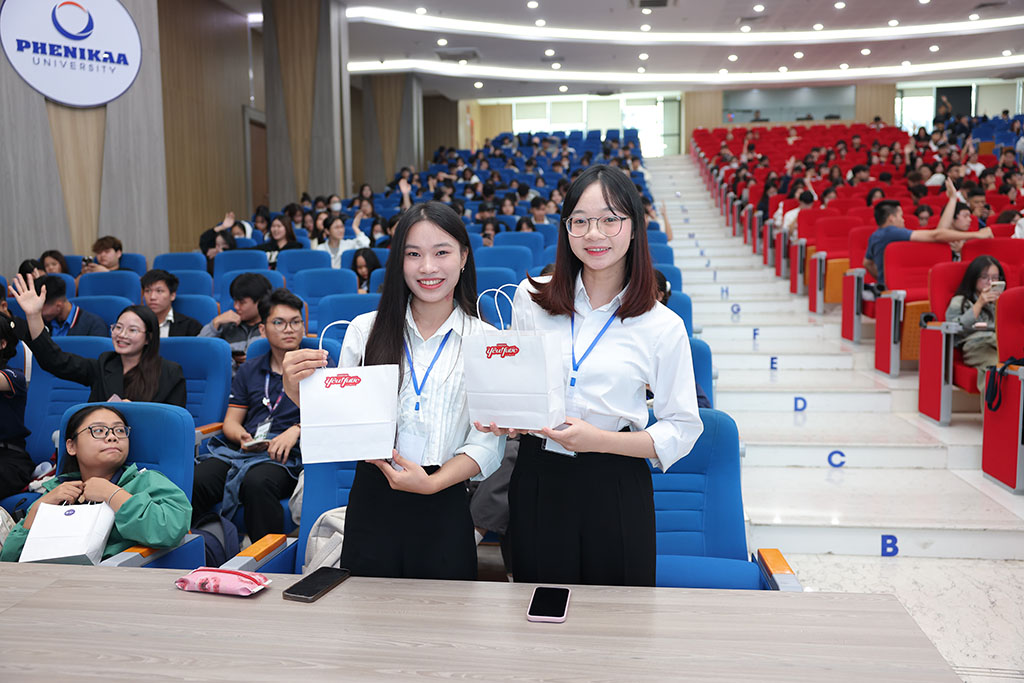 Phần thưởng hấp dẫn kích thích tinh thần thi đấu Sinh viên hào hứng với phần thưởng cuộc thi