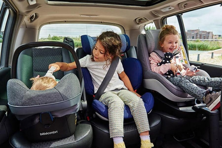 Thiết bị an toàn cho trẻ em khi đi ô tô