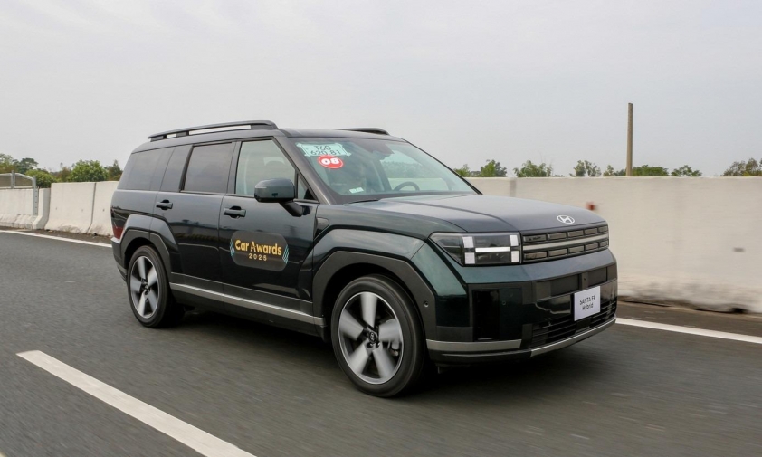 Hyundai Santa Fe Hybrid 2025 chạy thử tại Việt Nam
