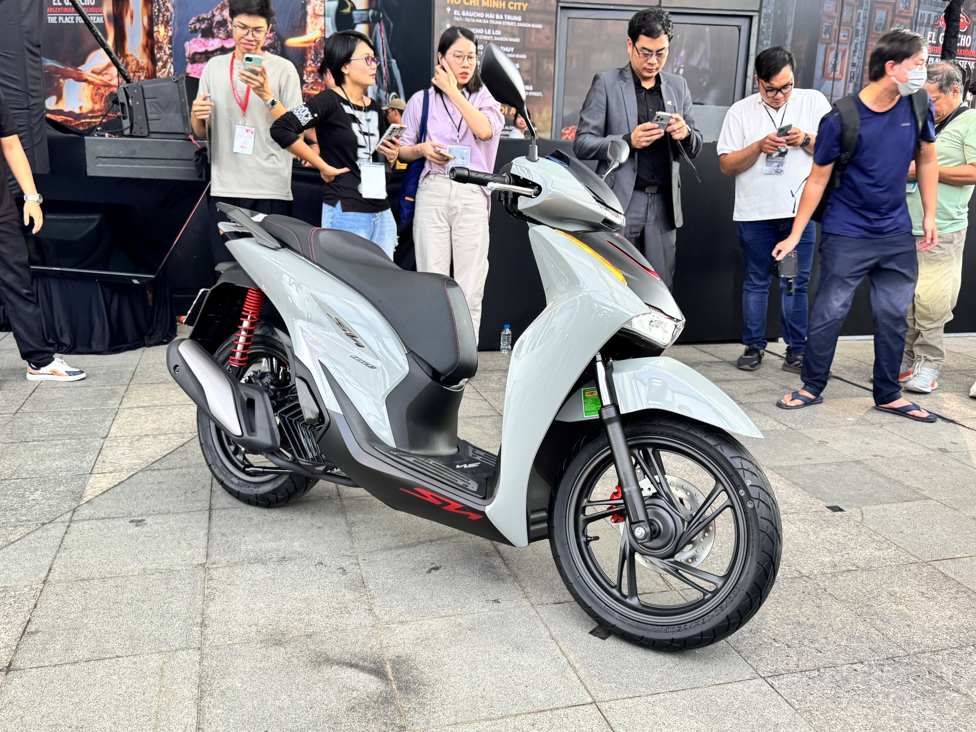 Honda SH vừa ra mắt tại Việt Nam Xe SH mới với thiết kế châu Âu