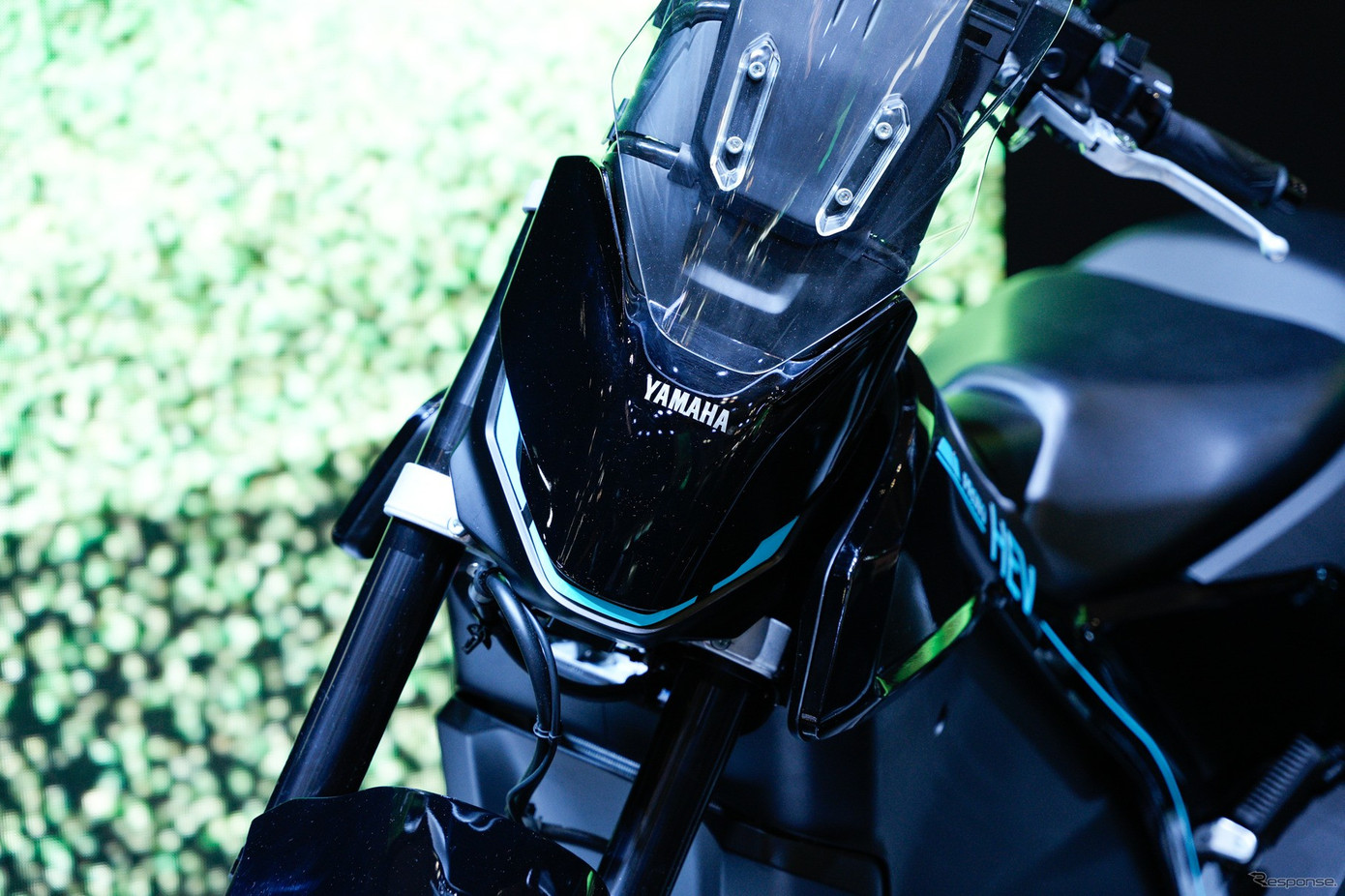 Cụm đèn LED thanh mảnh trên Proto HEV Đèn LED và dải đèn hậu bo cong sắc nét