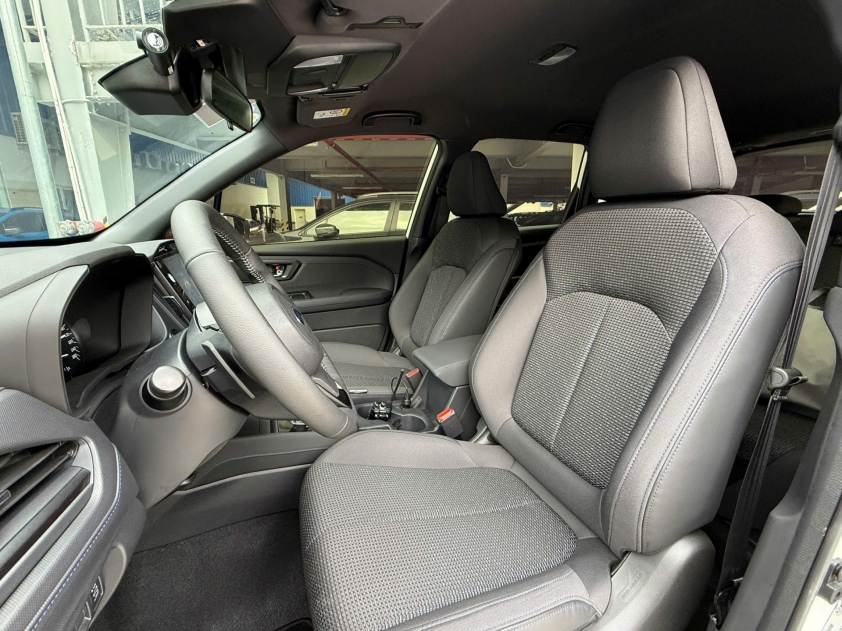 Subaru Forester 2026 9 Ghế chỉnh điện với các chất liệu khác nhau