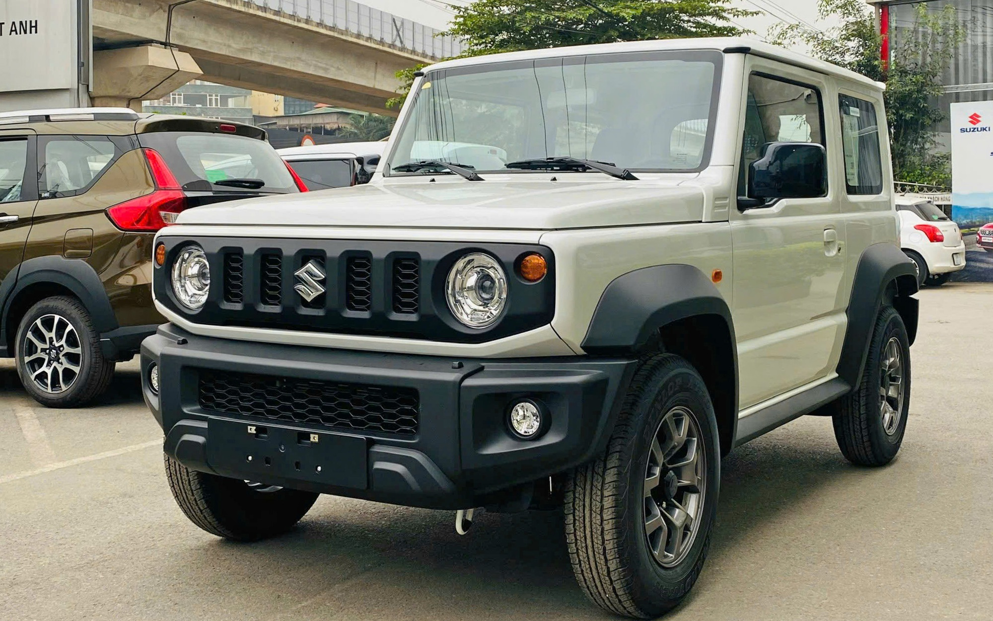 Suzuki Jimny tại Việt Nam Suzuki Jimny nhỏ gọn và cá tính