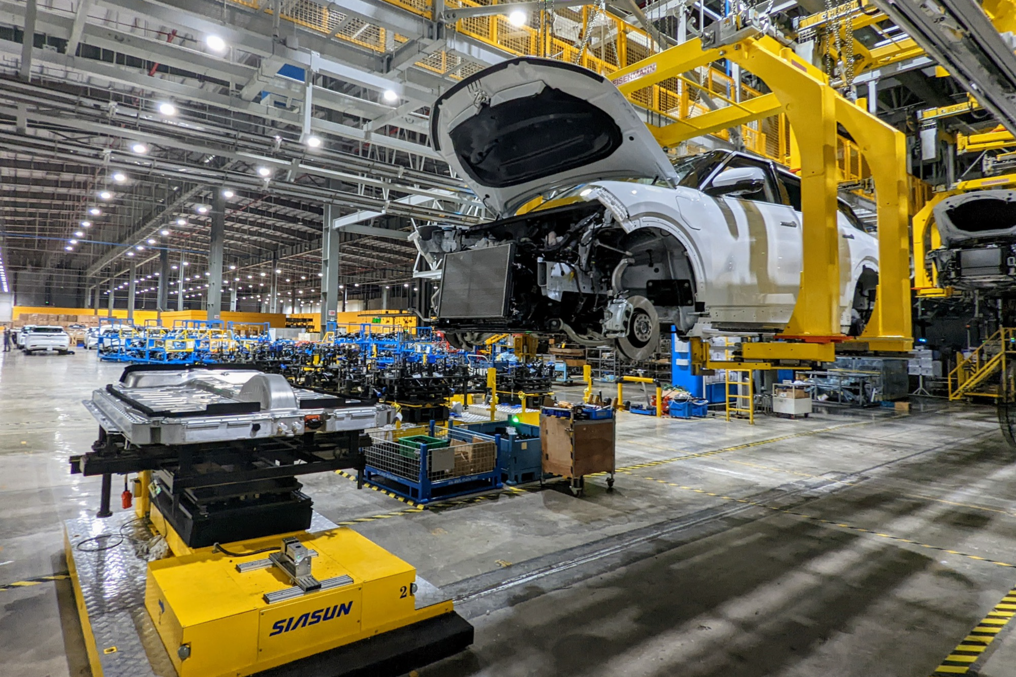 Bên trong nhà máy VinFast