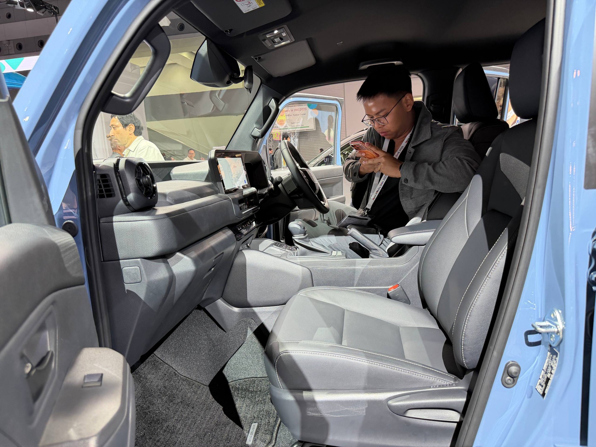 Nội thất Land Cruiser FJ tại Nhật Bản Nội thất tiện nghi, tối ưu không gian của Land Cruiser FJ