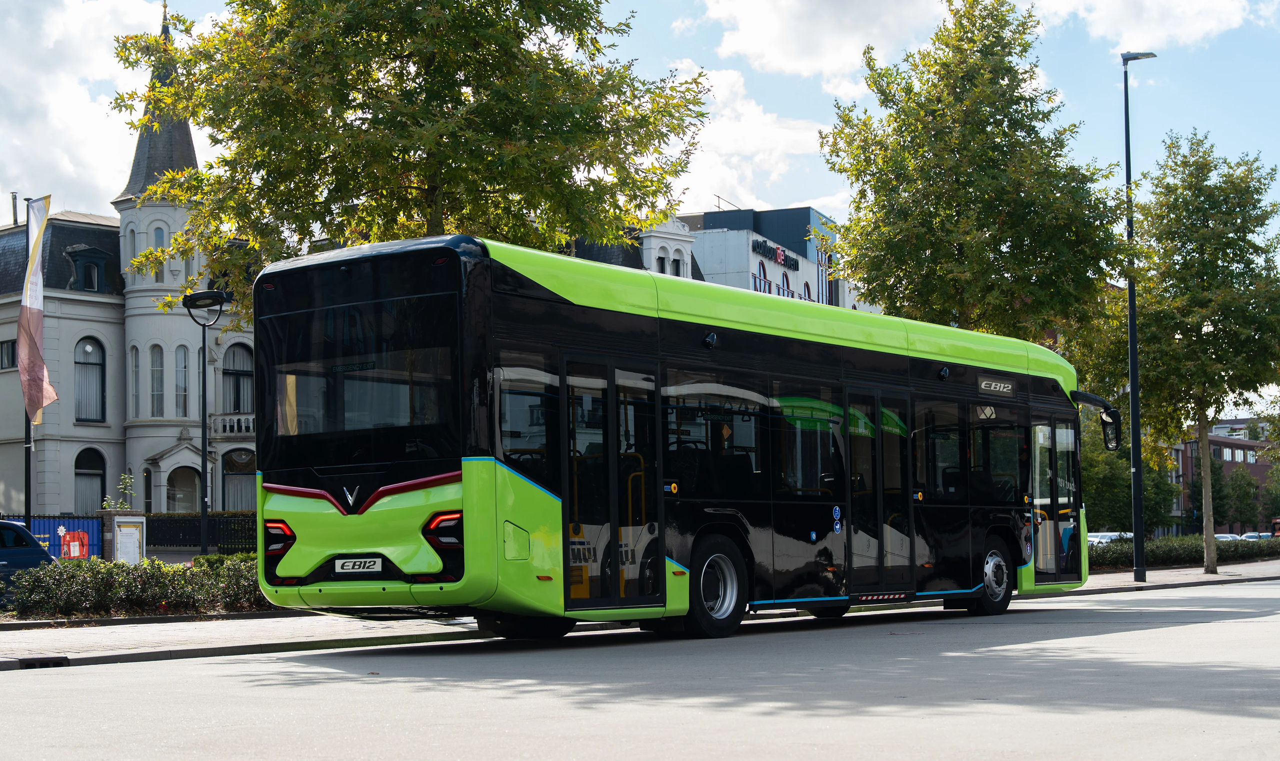 Tiện nghi trên VinFast EB 12 Tiện ích nội thất và khu vực tài xế trên xe buýt EB 12