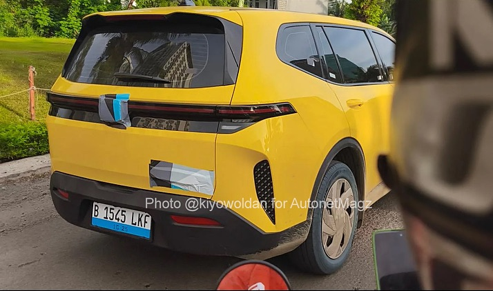 Xe VinFast Limo Green chạy thử trước khi ra mắt