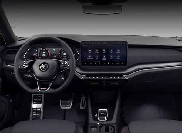 Subaru WRX là đối thủ trực tiếp của Skoda Octavia RS tại Việt Nam