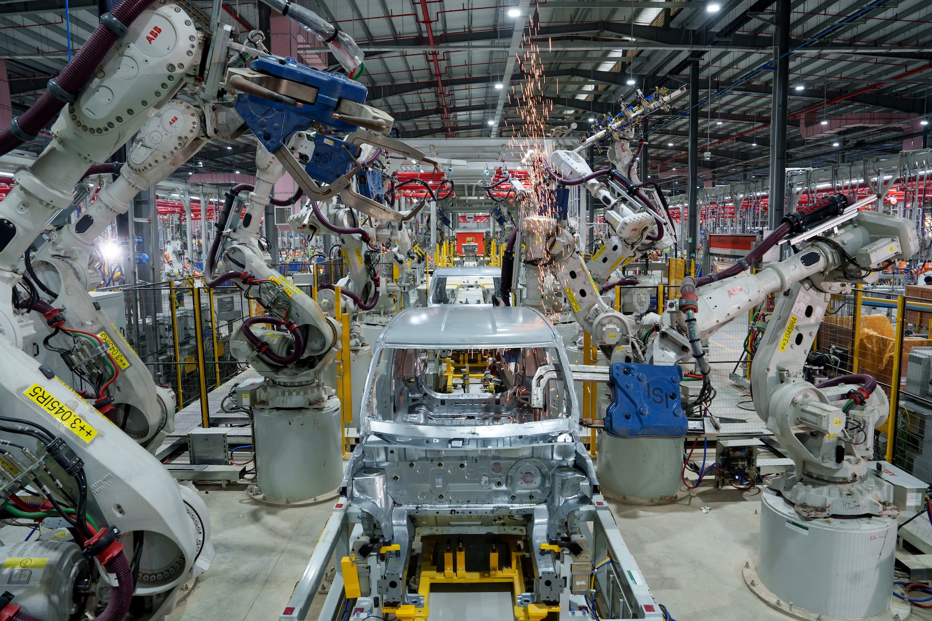 Vingroup sắp sản xuất máy bay, tàu vũ trụ?- Ảnh 5. Nhà máy xe điện VinFast