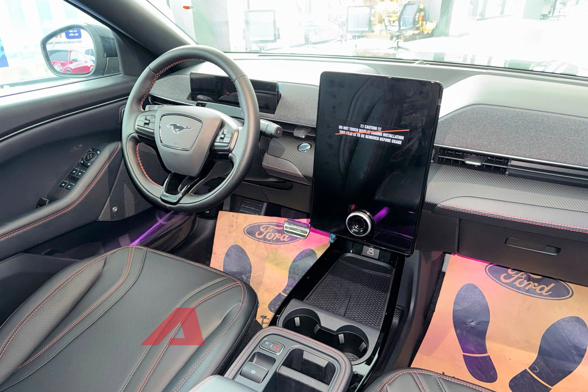 Nội thất xe sử dụng màn hình cỡ lớn. Nội thất công nghệ cao Mustang Mach-E