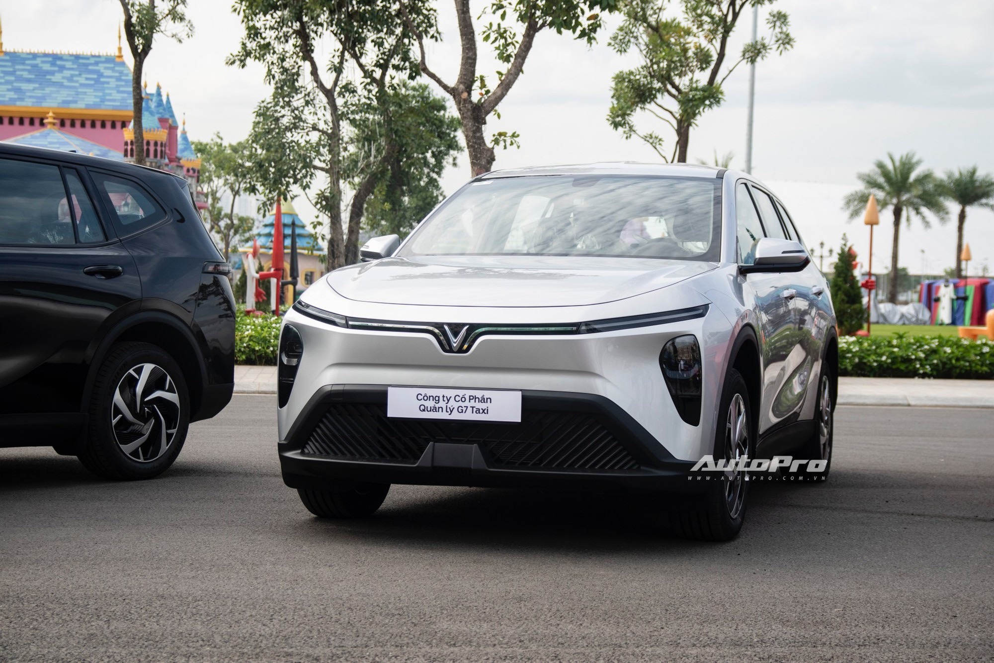 VinFast Limo Green là MPV 7 chỗ đầu tiên của hãng VinFast Limo Green MPV 7 chỗ