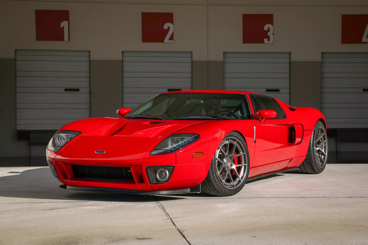 Chiếc Ford GT màu đỏ Mark IV