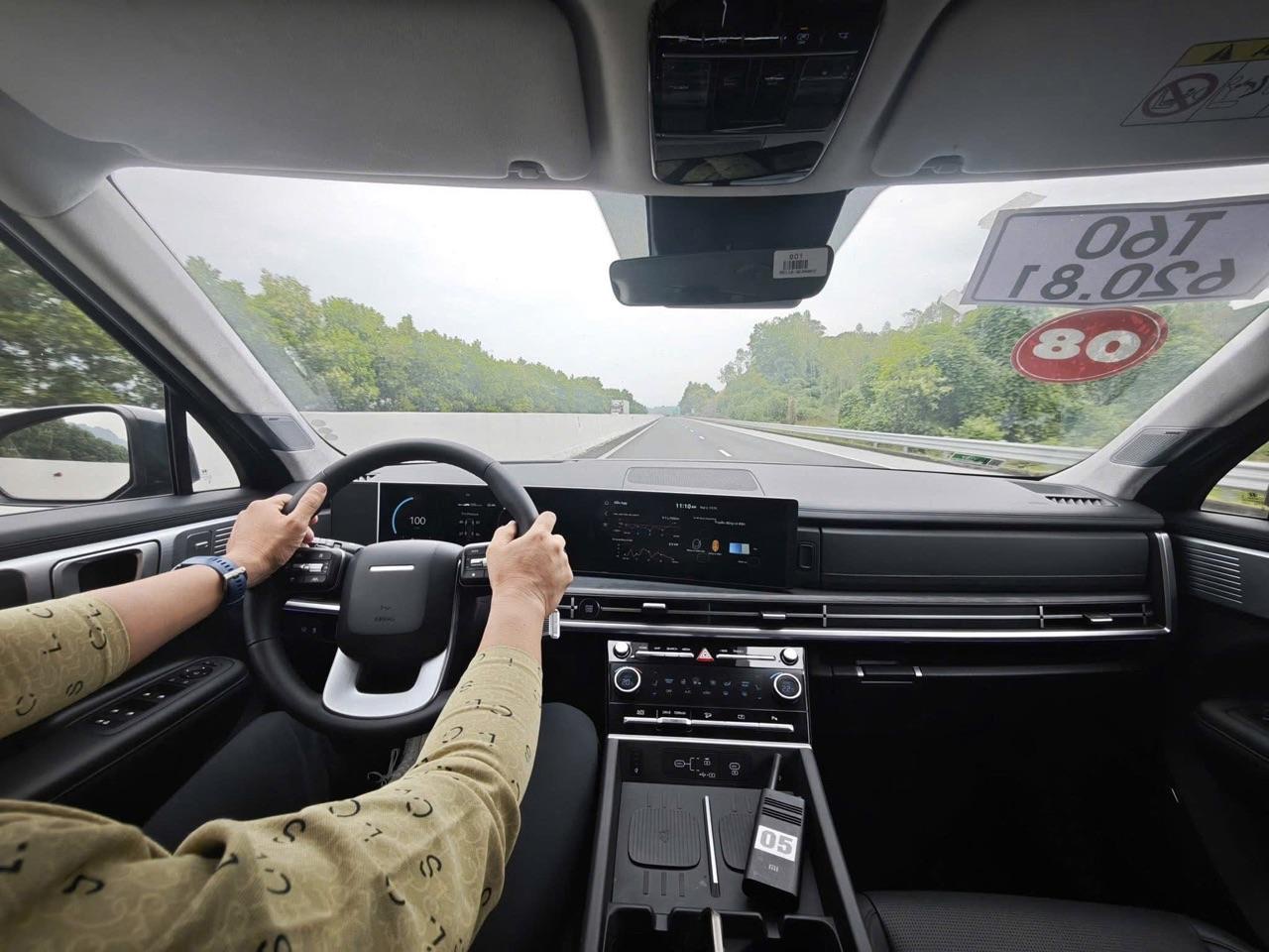 Màn hình thông tin trung tâm Hyundai Santa Fe hybrid Hiển thị công nghệ hybrid Santa Fe