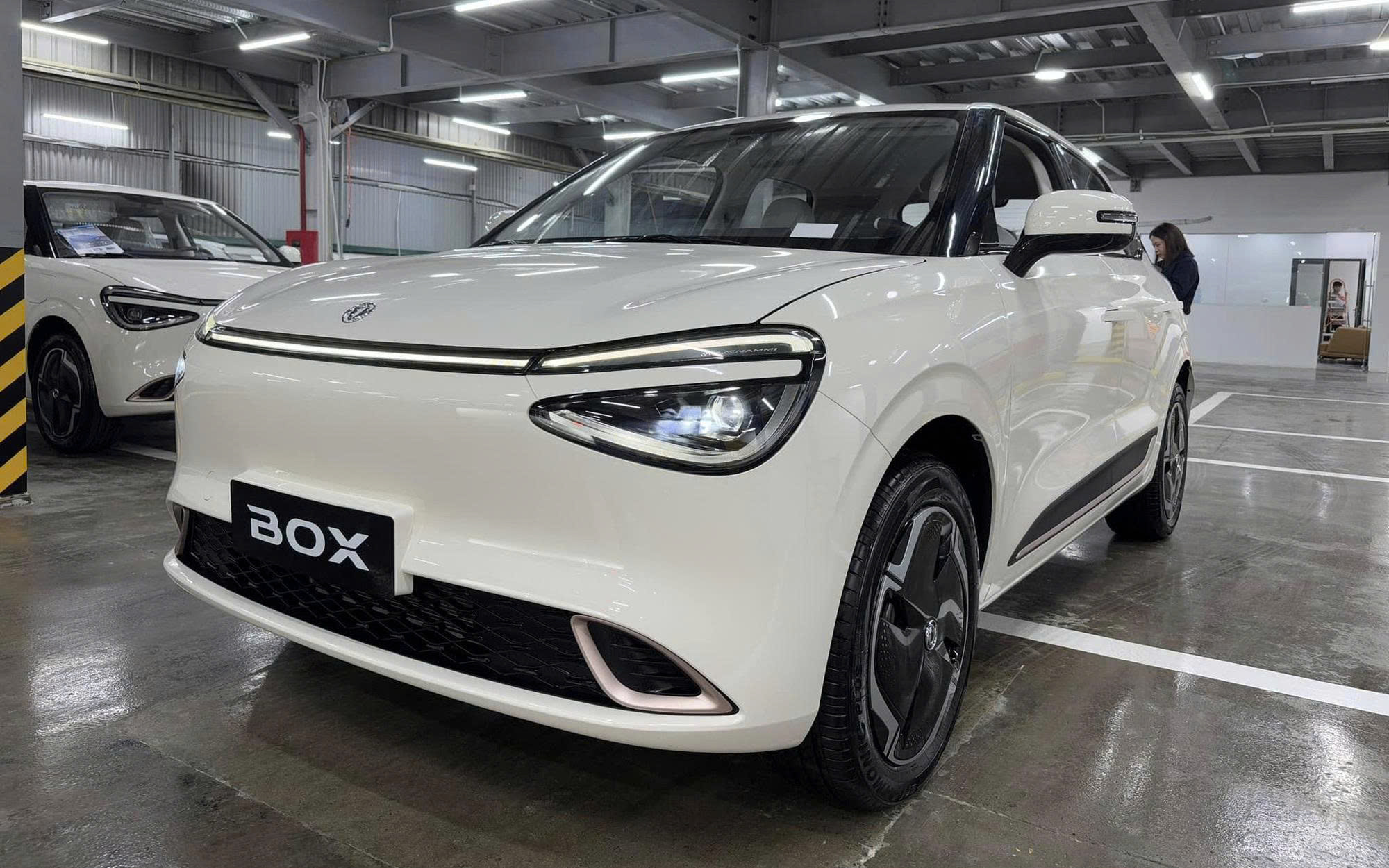 Dongfeng Box có thiết kế tròn trịa Dongfeng Box hatchback cỡ B điện