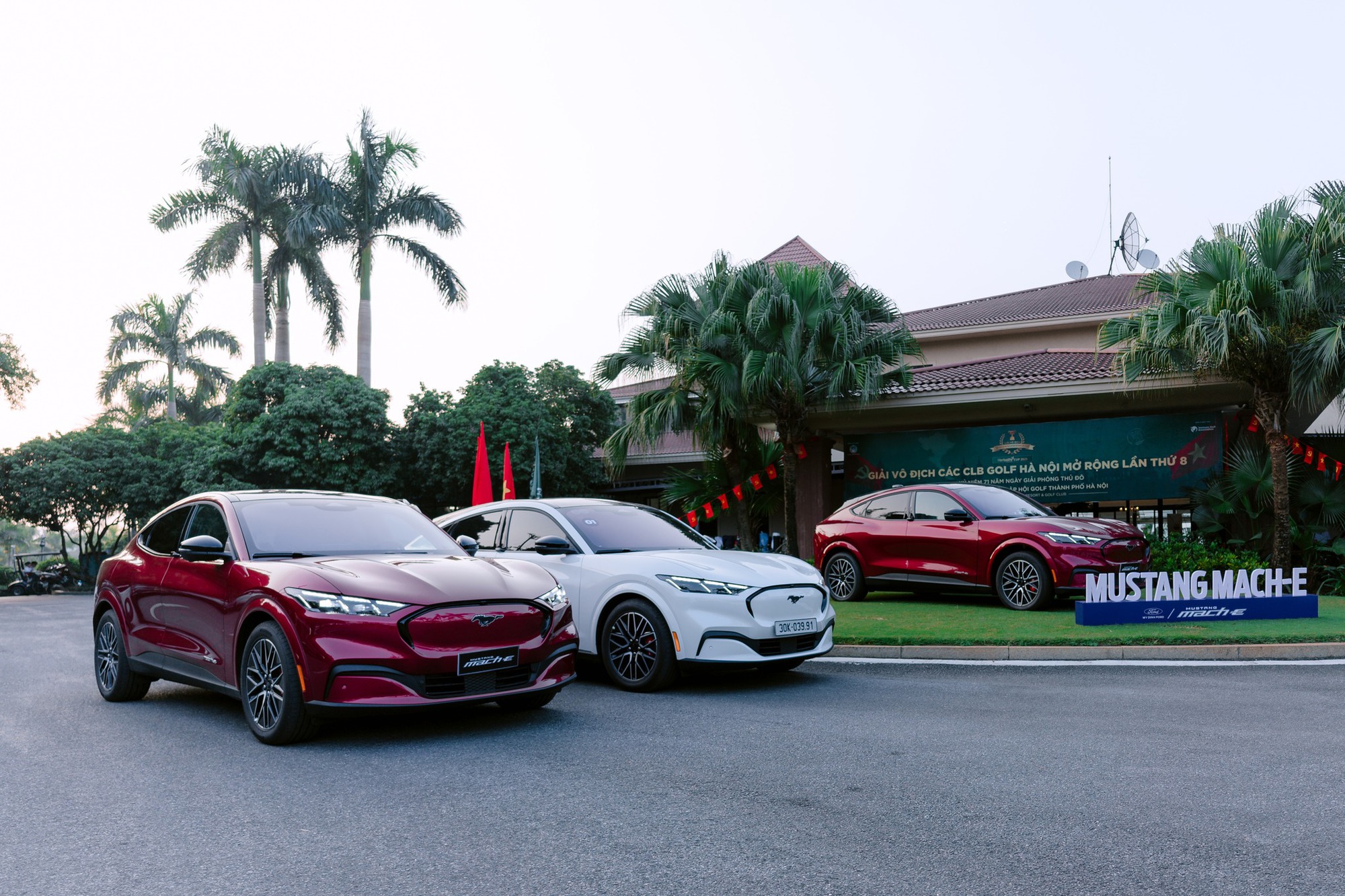 Khách hàng sở hữu Mustang Mach-E tại Việt Nam thường có đam mê cầm lái. Ảnh: Đại lý Khách hàng đam mê cầm lái Mustang Mach-E