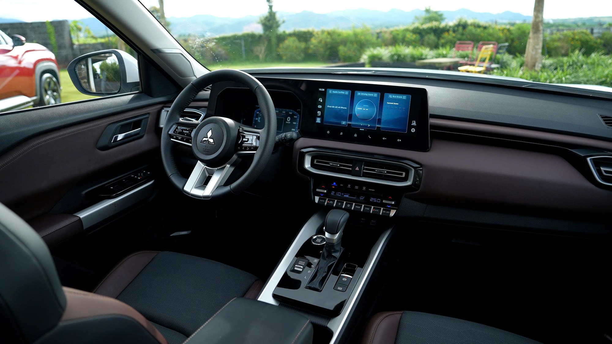 Màn hình giải trí trên Mitsubishi Destinator Màn hình cảm ứng 12.3 inch của Destinator