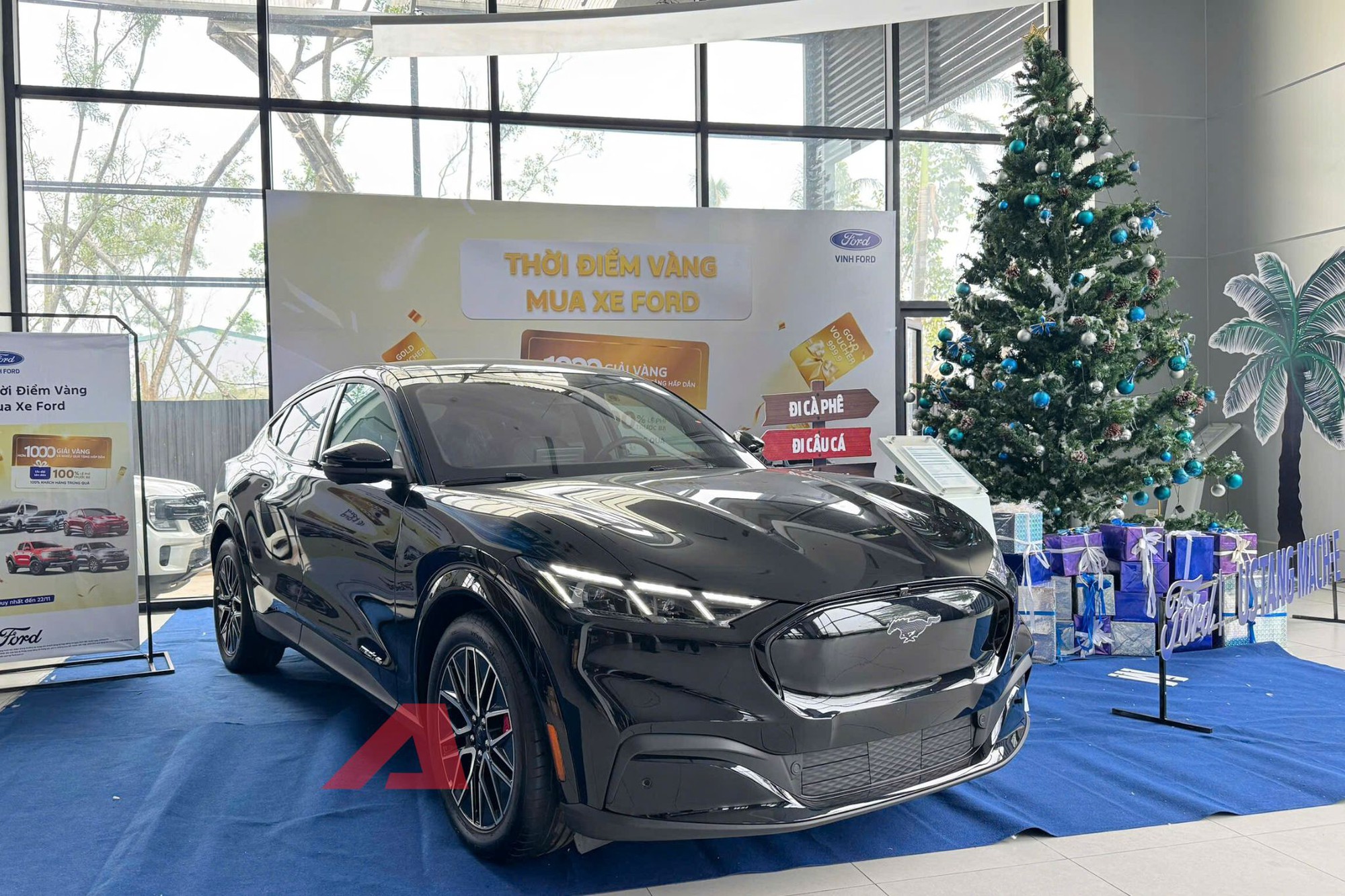 Mustang Mach-E là xe điện đầu tiên của Ford tại Việt Nam. Ford Mustang Mach-E SUV coupe hiện đại chạy hoàn toàn bằng điện