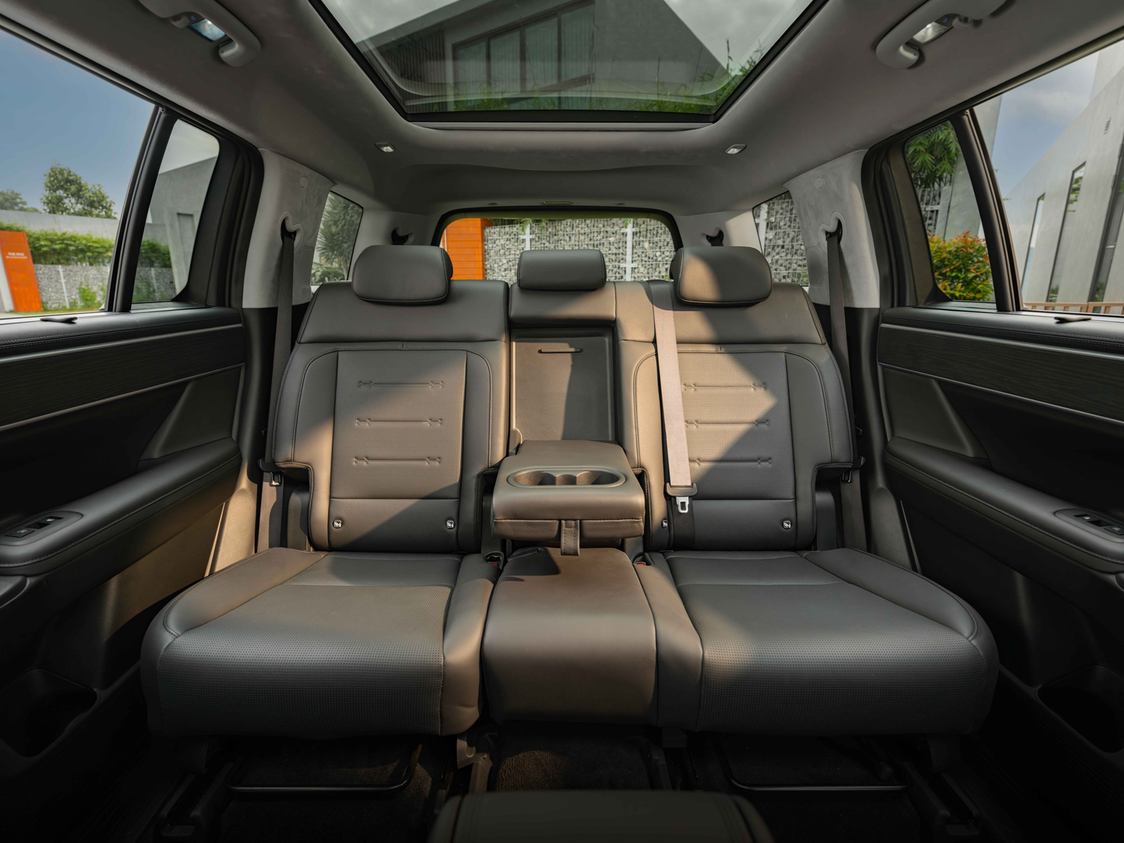 Cấu hình ghế ngồi Hyundai Santa Fe mới Xe có cấu hình 3 hàng ghế rộng rãi cho gia đình.