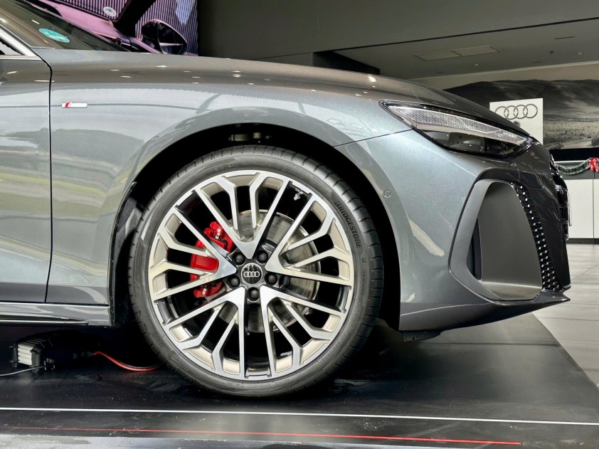 Động cơ mild-hybrid và công nghệ an toàn trên Audi A6 Động cơ, hộp số và tính năng an toàn của Audi A6