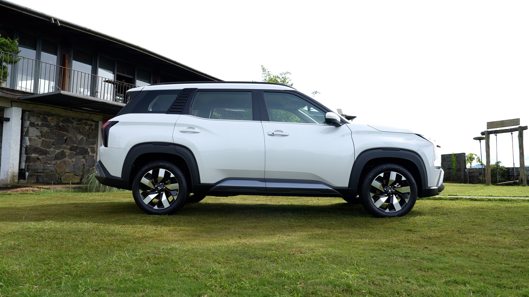 Cận cảnh đầu xe Mitsubishi Destinator Đầu xe Mitsubishi Destinator