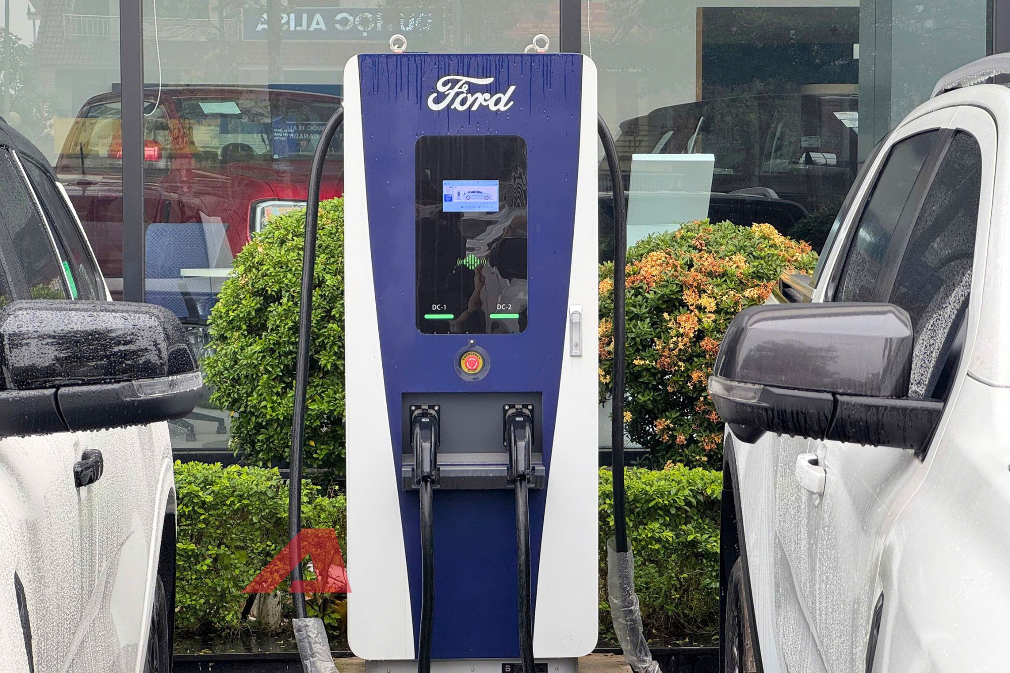 Trụ sạc tại đại lý Ford Việt Nam Trạm sạc xe điện Ford