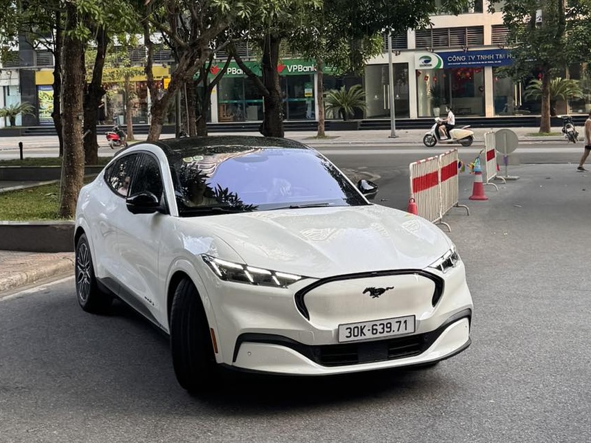 Một chiếc Mustang Mach-E ra biển số Hà Nội. Ảnh: MXH Mustang Mach-E ra biển số Hà Nội