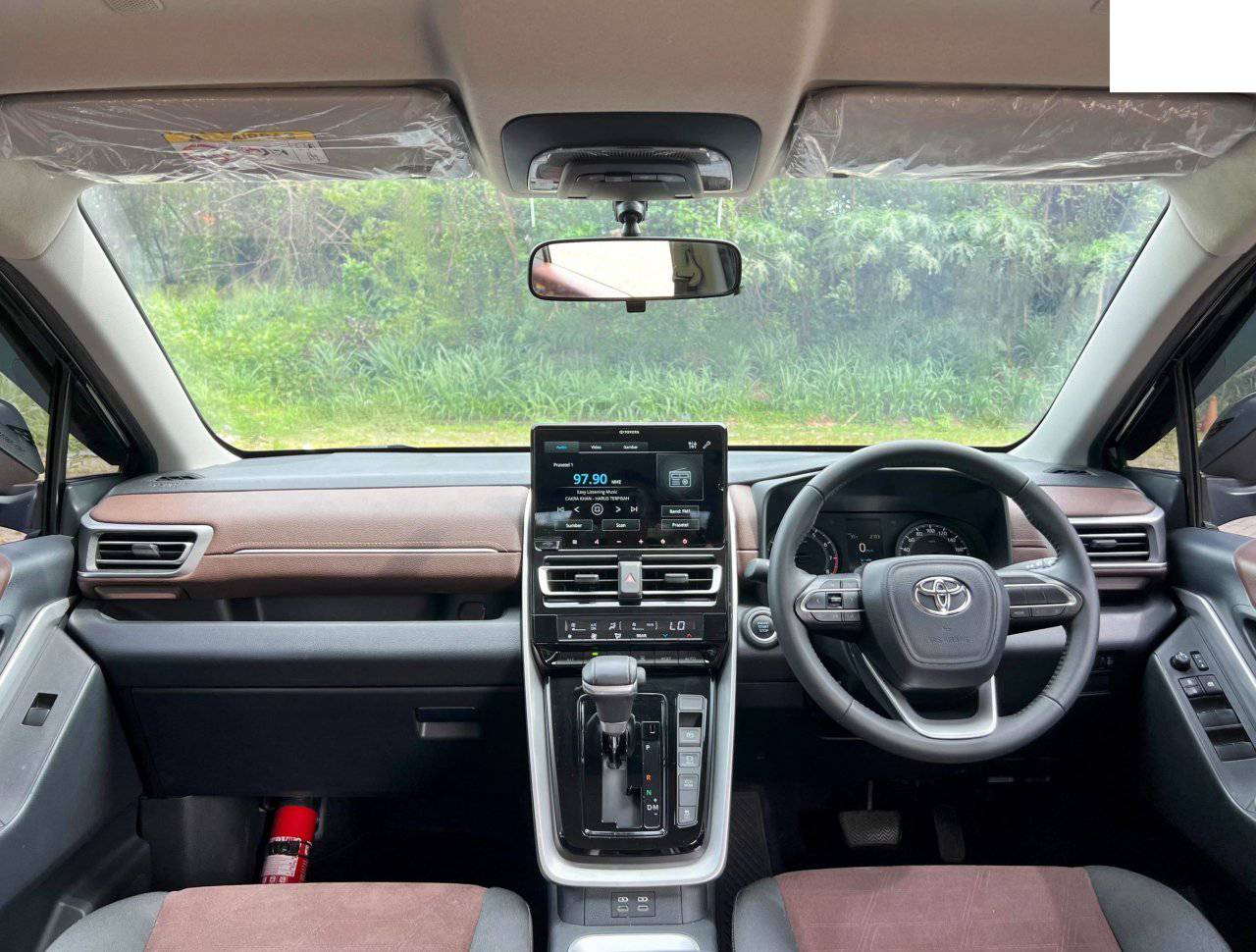 Nội thất Toyota Innova Cross 2.0G Nội thất Innova Cross bản giá rẻ